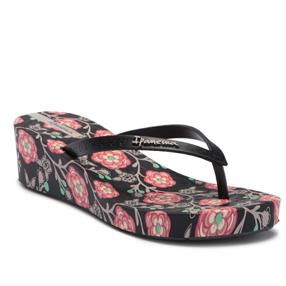 Ipanema Shoes - IPANEMA // black floral platform flip flops sandal